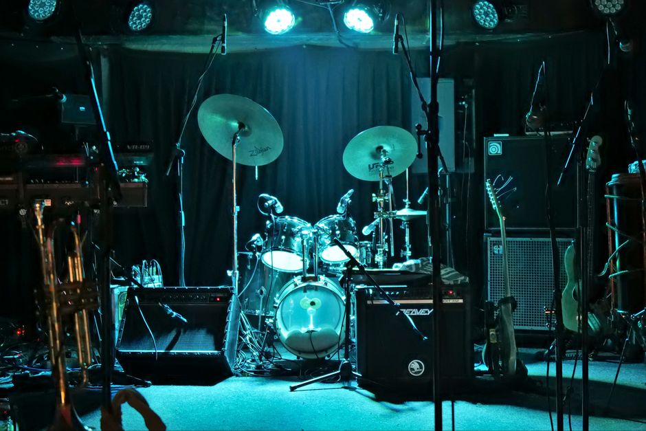 One-Box Column PA or a DIY Speaker Stack: What a Solo Gig Actually Needs