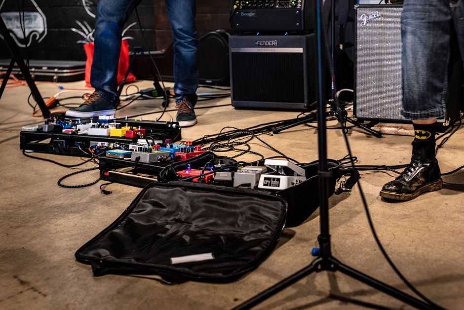Comparing Looper Pedals: A Decision Framework for Acoustic Players