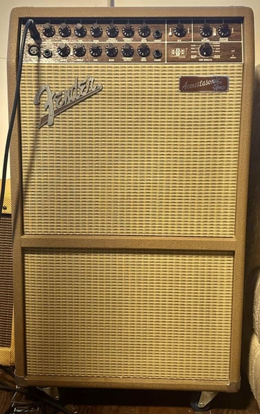 The Old Two-Speaker Fender or a Modern Single-Cone Combo: Which Acoustic Amp Actually Fixes Your Feedback Problem
